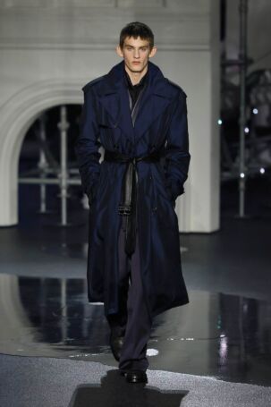 2/55 | Burberry Fall 2026 | Photo: NOWFASHION.com Burberry Fall 2026 | Photo: NOWFASHION.com
