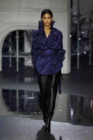 3/55 | Burberry Fall 2026 | Photo: NOWFASHION.com Burberry Fall 2026 | Photo: NOWFASHION.com