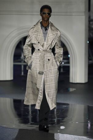 4/55 | Burberry Fall 2026 | Photo: NOWFASHION.com Burberry Fall 2026 | Photo: NOWFASHION.com