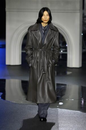 7/55 | Burberry Fall 2026 | Photo: NOWFASHION.com Burberry Fall 2026 | Photo: NOWFASHION.com