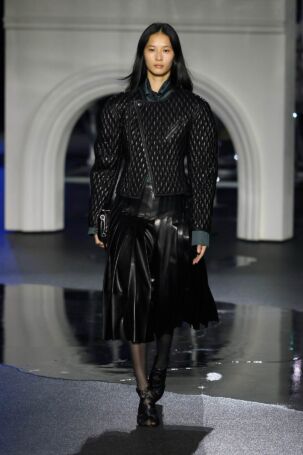 9/55 | Burberry Fall 2026 | Photo: NOWFASHION.com Burberry Fall 2026 | Photo: NOWFASHION.com