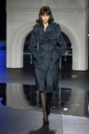 10/55 | Burberry Fall 2026 | Photo: NOWFASHION.com Burberry Fall 2026 | Photo: NOWFASHION.com