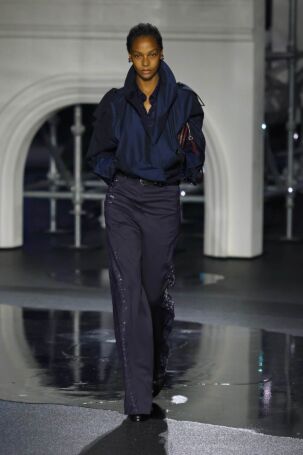 11/55 | Burberry Fall 2026 | Photo: NOWFASHION.com Burberry Fall 2026 | Photo: NOWFASHION.com
