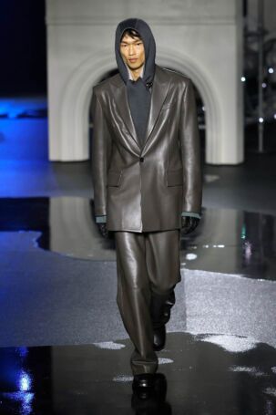12/55 | Burberry Fall 2026 | Photo: NOWFASHION.com Burberry Fall 2026 | Photo: NOWFASHION.com