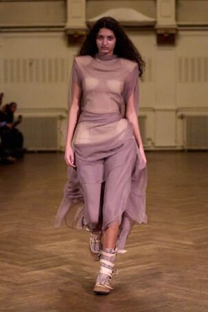 1/25 | Anne Sofie Madsen Fall 2026 | Photo: James Cochrane | Courtesy of Copenhagen Fashion Week Anne Sofie Madsen Fall 2026 | Photo: James Cochrane | Courtesy of Copenhagen Fashion Week