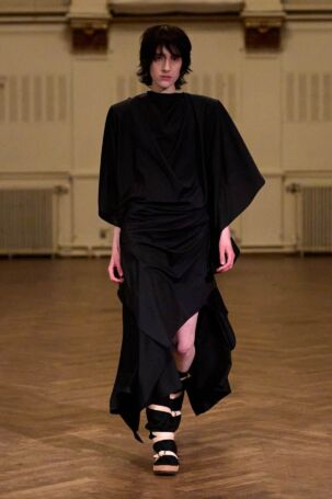 2/25 | Anne Sofie Madsen Fall 2026 | Photo: James Cochrane | Courtesy of Copenhagen Fashion Week Anne Sofie Madsen Fall 2026 | Photo: James Cochrane | Courtesy of Copenhagen Fashion Week