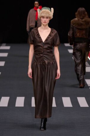 3/34 | Baum und Pferdgarten Fall 2026 | Photo: James Cochrane | Courtesy of Copenhagen Fashion Week Baum und Pferdgarten Fall 2026 | Photo: James Cochrane | Courtesy of Copenhagen Fashion Week