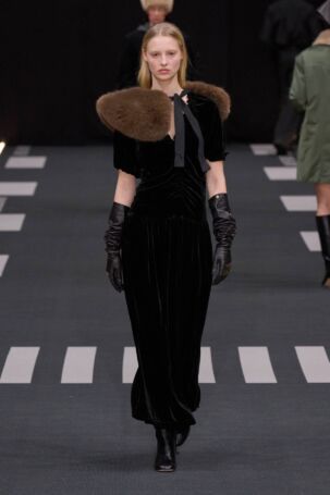 10/34 | Baum und Pferdgarten Fall 2026 | Photo: James Cochrane | Courtesy of Copenhagen Fashion Week Baum und Pferdgarten Fall 2026 | Photo: James Cochrane | Courtesy of Copenhagen Fashion Week