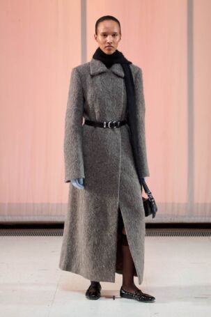 2/44 | Holzweiler Fall 2026 | Photo: James Cochrane | Courtesy of Copenhagen Fashion Week Holzweiler Fall 2026 | Photo: James Cochrane | Courtesy of Copenhagen Fashion Week