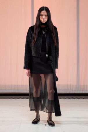 3/44 | Holzweiler Fall 2026 | Photo: James Cochrane | Courtesy of Copenhagen Fashion Week Holzweiler Fall 2026 | Photo: James Cochrane | Courtesy of Copenhagen Fashion Week