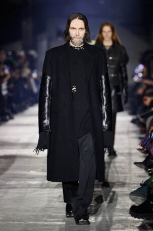 5/25 | John Lawrence Sullivan Fall 2026 | Photo: Finnegan Koichi Godenschweger | Courtesy of Berlin Fashion Week John Lawrence Sullivan Fall 2026 | Photo: Finnegan Koichi Godenschweger | Courtesy of Berlin Fashion Week