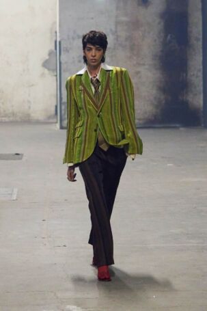 8/15 | Kenneth Ize Fall 2026 | Photo: Finnegan Koichi Godenschweger | Courtesy of Berlin Fashion Week Kenneth Ize Fall 2026 | Photo: Finnegan Koichi Godenschweger | Courtesy of Berlin Fashion Week