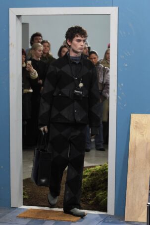 2/21 | OBS Fall 2026 | Photo: Boris Marberg | Courtesy of Berlin Fashion Week OBS Fall 2026 | Photo: Boris Marberg | Courtesy of Berlin Fashion Week
