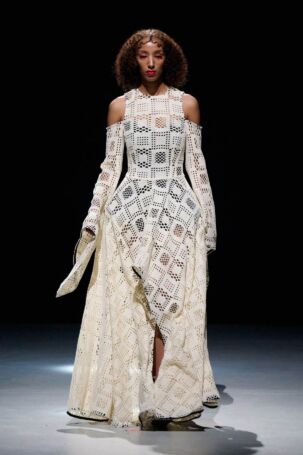 3/35 | Rebekka Ruétz Fall 2026 | Photo: James Cochrane | Courtesy of Berlin Fashion Week Rebekka Ruétz Fall 2026 | Photo: James Cochrane | Courtesy of Berlin Fashion Week