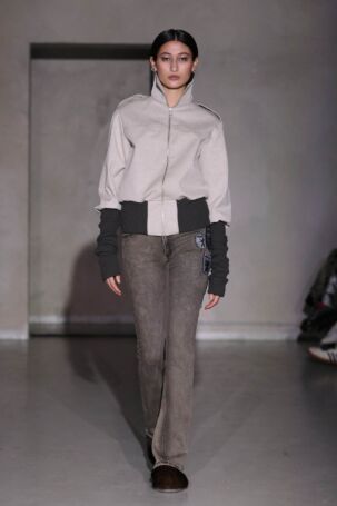 2/30 | sample030 Fall 2026 | Photo: Boris Marberg | Courtesy of Berlin Fashion Week sample030 Fall 2026 | Photo: Boris Marberg | Courtesy of Berlin Fashion Week