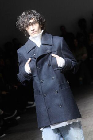 1/31 | Details at SF1OG Fall 2026 | Photo: Ines Bahr | Courtesy of Berlin Fashion Week Details at SF1OG Fall 2026 | Photo: Ines Bahr | Courtesy of Berlin Fashion Week
