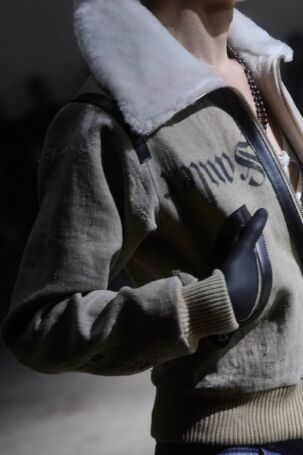 12/31 | Details at SF1OG Fall 2026 | Photo: Ines Bahr | Courtesy of Berlin Fashion Week Details at SF1OG Fall 2026 | Photo: Ines Bahr | Courtesy of Berlin Fashion Week