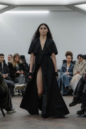 1/22 | Vanessa Baernthol Fall 2026 | Photo: Marcus Hartelt | Courtesy of Berlin Fashion Week Vanessa Baernthol Fall 2026 | Photo: Marcus Hartelt | Courtesy of Berlin Fashion Week