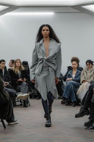 4/22 | Vanessa Baernthol Fall 2026 | Photo: Marcus Hartelt | Courtesy of Berlin Fashion Week Vanessa Baernthol Fall 2026 | Photo: Marcus Hartelt | Courtesy of Berlin Fashion Week
