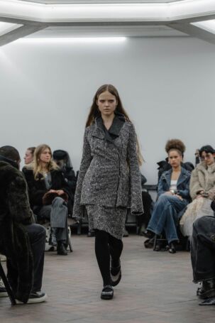 11/22 | Vanessa Baernthol Fall 2026 | Photo: Marcus Hartelt | Courtesy of Berlin Fashion Week Vanessa Baernthol Fall 2026 | Photo: Marcus Hartelt | Courtesy of Berlin Fashion Week