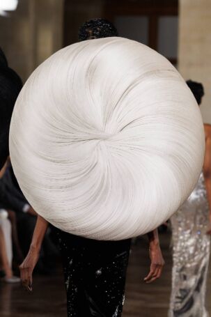 12/143 | Details at Gaurav Gupta Spring 2026 Haute Couture | Courtesy of Gaurav Gupta Details at Gaurav Gupta Spring 2026 Haute Couture | Courtesy of Gaurav Gupta