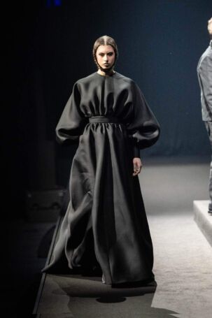 2/32 | Viktor&Rolf Spring 2026 Haute Couture | Photo: Stefano Guindani | Courtesy of Viktor&Rolf Viktor&Rolf Spring 2026 Haute Couture | Photo: Stefano Guindani | Courtesy of Viktor&Rolf
