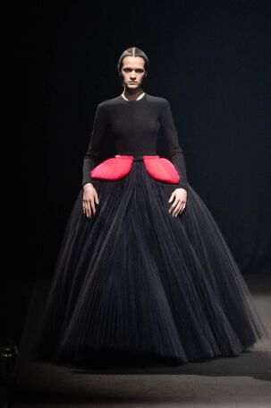 9/32 | Viktor&Rolf Spring 2026 Haute Couture | Photo: Stefano Guindani | Courtesy of Viktor&Rolf Viktor&Rolf Spring 2026 Haute Couture | Photo: Stefano Guindani | Courtesy of Viktor&Rolf