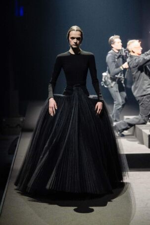 10/32 | Viktor&Rolf Spring 2026 Haute Couture | Photo: Stefano Guindani | Courtesy of Viktor&Rolf Viktor&Rolf Spring 2026 Haute Couture | Photo: Stefano Guindani | Courtesy of Viktor&Rolf
