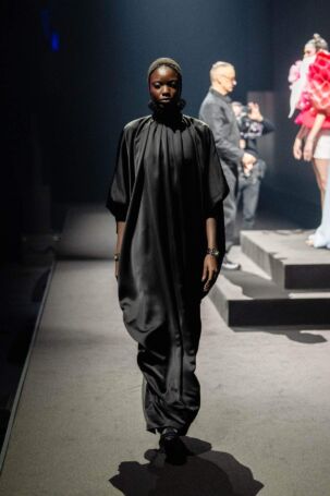12/32 | Viktor&Rolf Spring 2026 Haute Couture | Photo: Stefano Guindani | Courtesy of Viktor&Rolf Viktor&Rolf Spring 2026 Haute Couture | Photo: Stefano Guindani | Courtesy of Viktor&Rolf