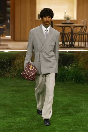 1/82 | Louis Vuitton Fall 2026 Menswear | Photo: NOWFASHION.com Louis Vuitton Fall 2026 Menswear | Photo: NOWFASHION.com