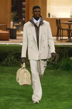 8/82 | Louis Vuitton Fall 2026 Menswear | Photo: NOWFASHION.com Louis Vuitton Fall 2026 Menswear | Photo: NOWFASHION.com