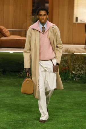 9/82 | Louis Vuitton Fall 2026 Menswear | Photo: NOWFASHION.com Louis Vuitton Fall 2026 Menswear | Photo: NOWFASHION.com