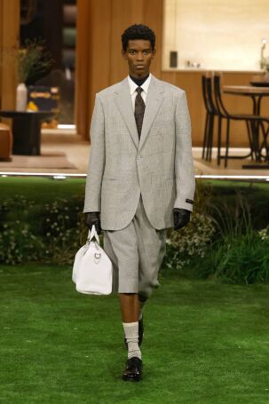 11/82 | Louis Vuitton Fall 2026 Menswear | Photo: NOWFASHION.com Louis Vuitton Fall 2026 Menswear | Photo: NOWFASHION.com