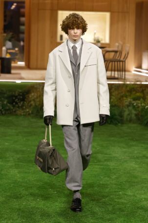 12/82 | Louis Vuitton Fall 2026 Menswear | Photo: NOWFASHION.com Louis Vuitton Fall 2026 Menswear | Photo: NOWFASHION.com