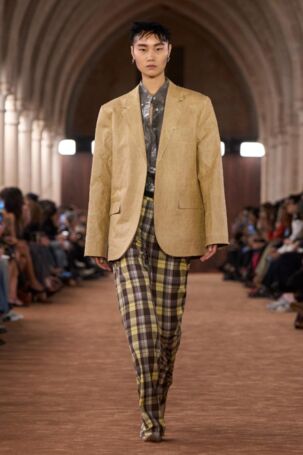 2/47 | Acne Studios Spring 2026 | Courtesy of Acne Studios Acne Studios Spring 2026 | Courtesy of Acne Studios