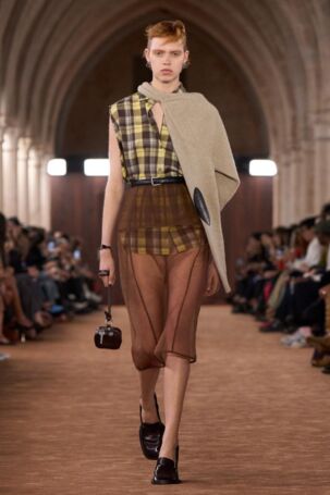 3/47 | Acne Studios Spring 2026 | Courtesy of Acne Studios Acne Studios Spring 2026 | Courtesy of Acne Studios