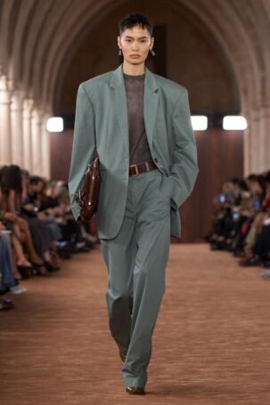9/47 | Acne Studios Spring 2026 | Courtesy of Acne Studios Acne Studios Spring 2026 | Courtesy of Acne Studios