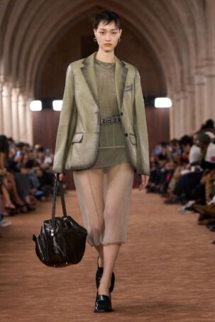 10/47 | Acne Studios Spring 2026 | Courtesy of Acne Studios Acne Studios Spring 2026 | Courtesy of Acne Studios