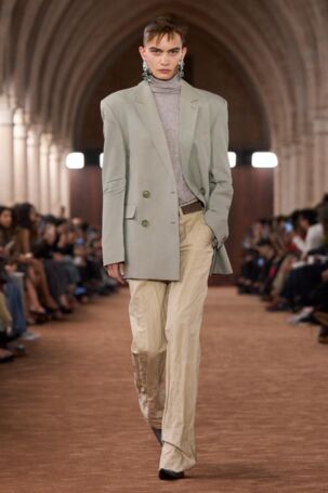 11/47 | Acne Studios Spring 2026 | Courtesy of Acne Studios Acne Studios Spring 2026 | Courtesy of Acne Studios
