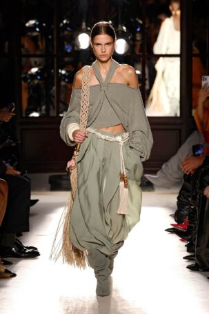 2/49 | Balmain Spring 2026 | Photo: NOWFASHION.com Balmain Spring 2026 | Photo: NOWFASHION.com
