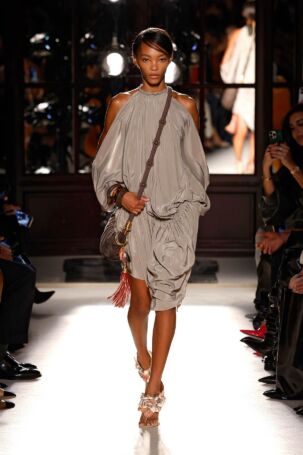 6/49 | Balmain Spring 2026 | Photo: NOWFASHION.com Balmain Spring 2026 | Photo: NOWFASHION.com