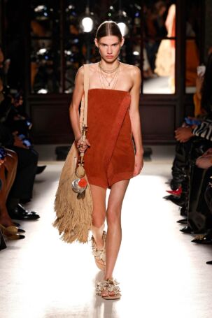 9/49 | Balmain Spring 2026 | Photo: NOWFASHION.com Balmain Spring 2026 | Photo: NOWFASHION.com