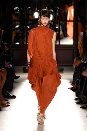 10/49 | Balmain Spring 2026 | Photo: NOWFASHION.com Balmain Spring 2026 | Photo: NOWFASHION.com
