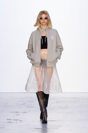 3/30 | KIMHĒKIM Spring 2026 | Photo: Maria chekhovskaya | Courtesy of KIMHĒKIM KIMHĒKIM Spring 2026 | Photo: Maria chekhovskaya | Courtesy of KIMHĒKIM