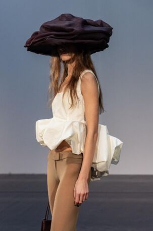 2/28 | Details at Magda Butrym Spring 2026 | Courtesy of Magda Butrym Details at Magda Butrym Spring 2026 | Courtesy of Magda Butrym