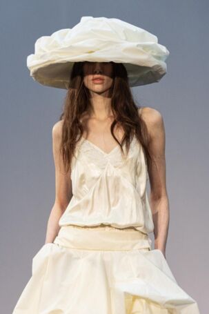4/28 | Details at Magda Butrym Spring 2026 | Courtesy of Magda Butrym Details at Magda Butrym Spring 2026 | Courtesy of Magda Butrym