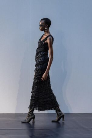 11/28 | Details at Magda Butrym Spring 2026 | Courtesy of Magda Butrym Details at Magda Butrym Spring 2026 | Courtesy of Magda Butrym