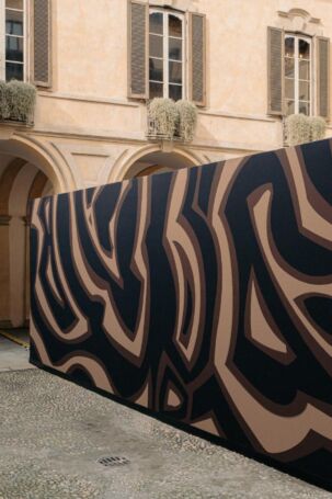 2/14 | Setting at Pucci Fall 2025 | Photo: Malaka | Courtesy of Pucci Setting at Pucci Fall 2025 | Photo: Malaka | Courtesy of Pucci