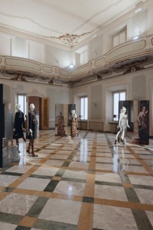 4/14 | Setting at Pucci Fall 2025 | Photo: Malaka | Courtesy of Pucci Setting at Pucci Fall 2025 | Photo: Malaka | Courtesy of Pucci