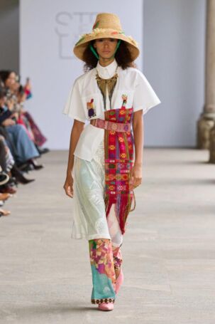 2/25 | Stella Jean Spring 2026 | Photo: GORUNWAY | Courtesy of Stella Jean Stella Jean Spring 2026 | Photo: GORUNWAY | Courtesy of Stella Jean